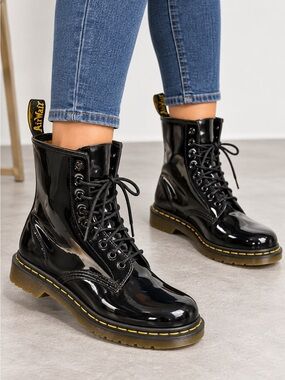 Dr. Martens Black Patent Leather Combat Boots Women’s Size 9